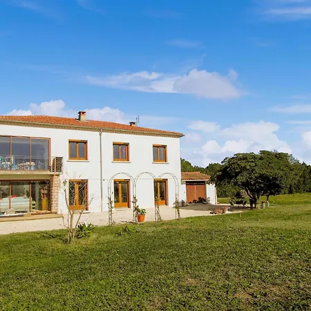2 Bedroom Beautiful In Appartamento