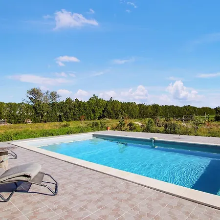 Appartamento 2 Bedroom Beautiful In